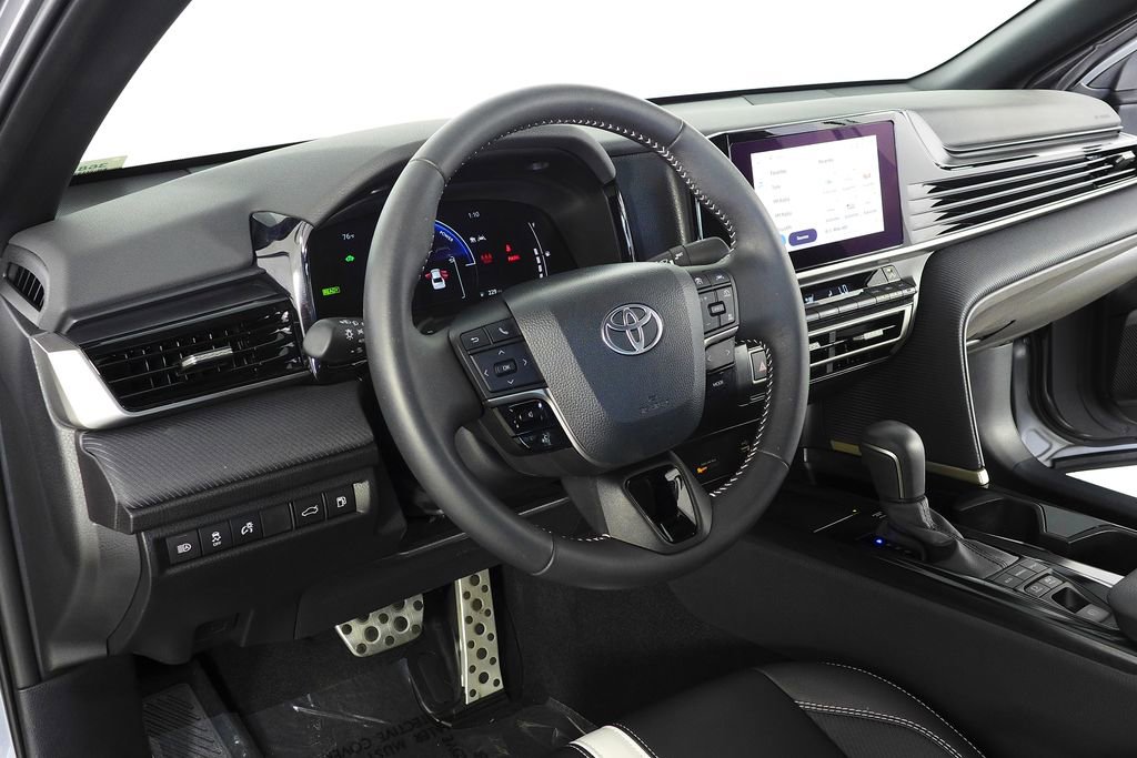 Used 2025 Toyota Camry SE w/ Convenience Package image 30