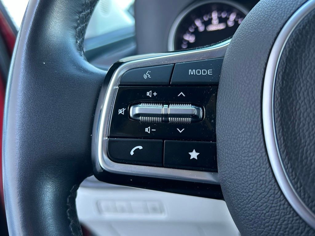 Used 2024 Kia Carnival LX image 23