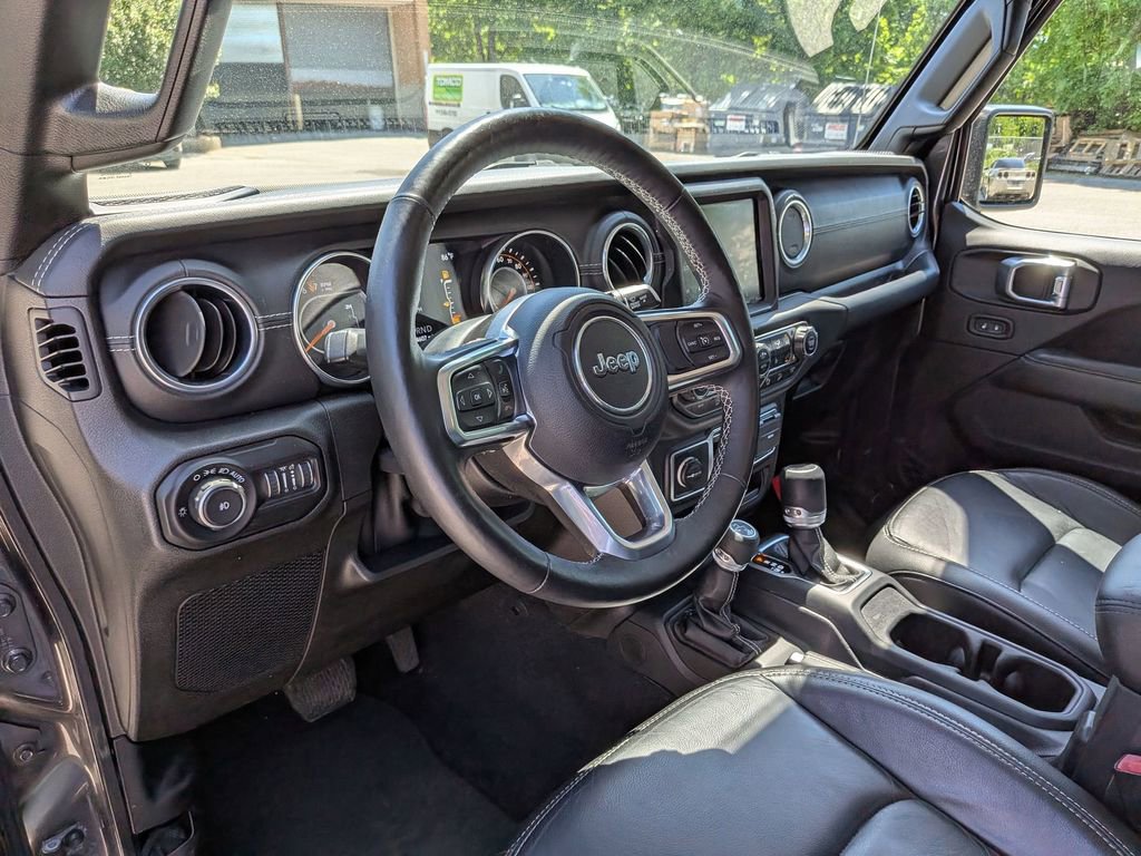 Used 2019 Jeep Wrangler Unlimited Sahara w/ Dual Top Group AWD/4WD image 13