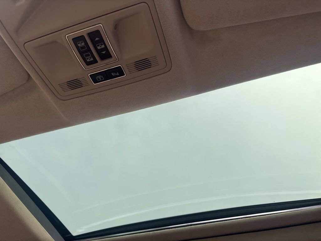 Used 2011 Jaguar XJ L RWD image 13