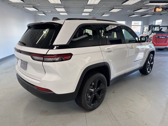 New 2026 Jeep Grand Cherokee Limited w/ Limited Altitude Package AWD/4WD image 8