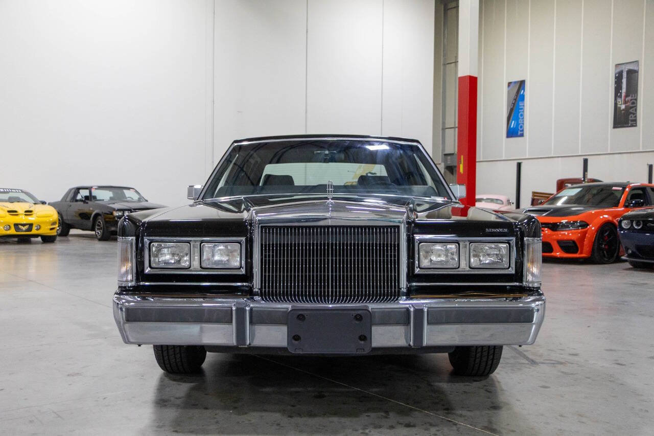 Used 1988 Lincoln Town Car Signature RWD image 9