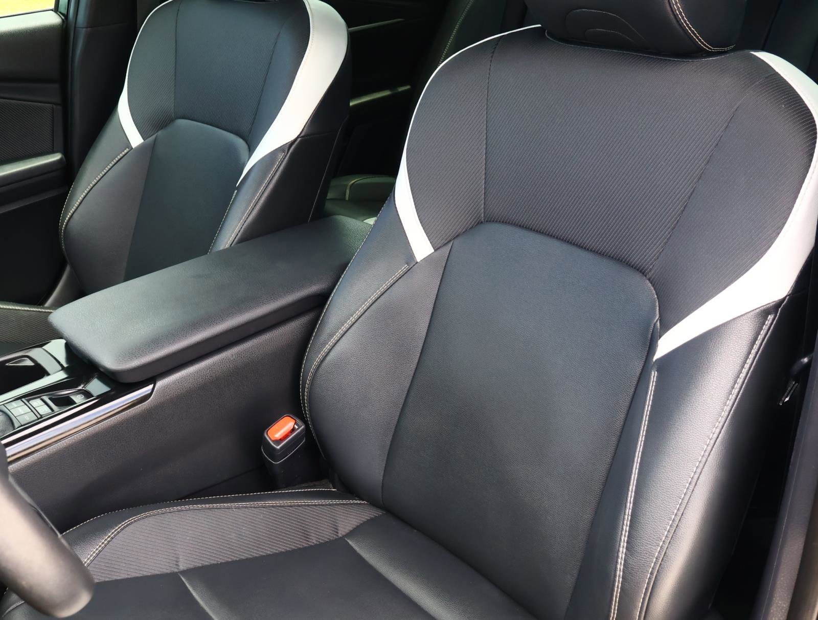 Used 2025 Toyota Camry SE w/ Convenience Package FWD image 11