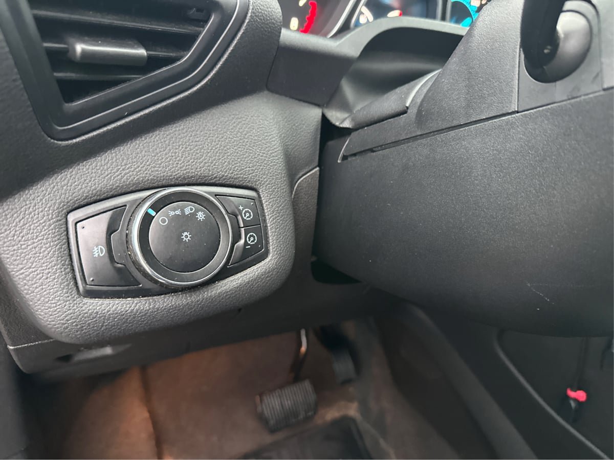 Used 2013 Ford Escape SE FWD image 17