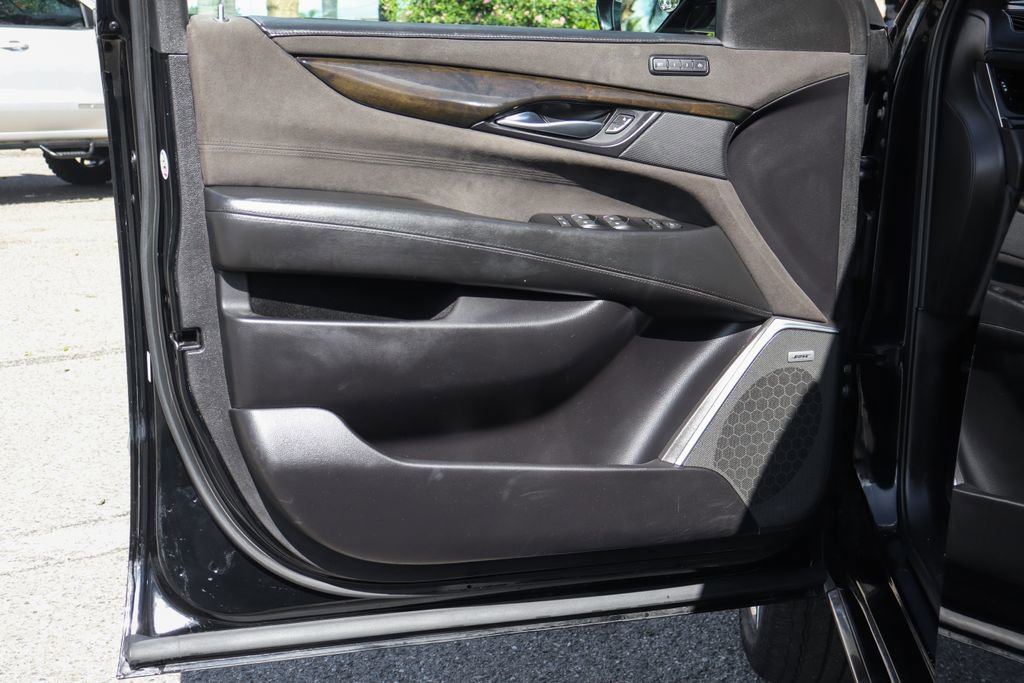 Used 2018 Cadillac Escalade ESV Platinum image 16