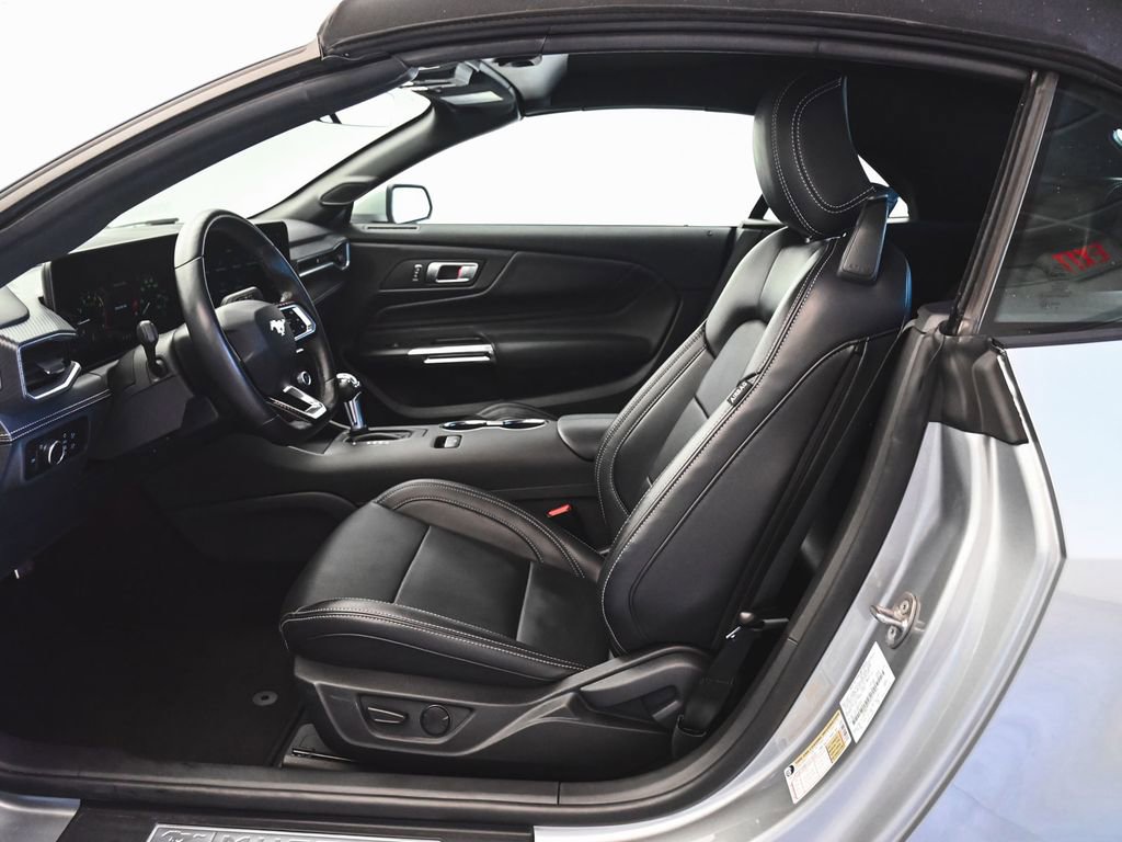 Used 2025 Ford Mustang Premium RWD image 30
