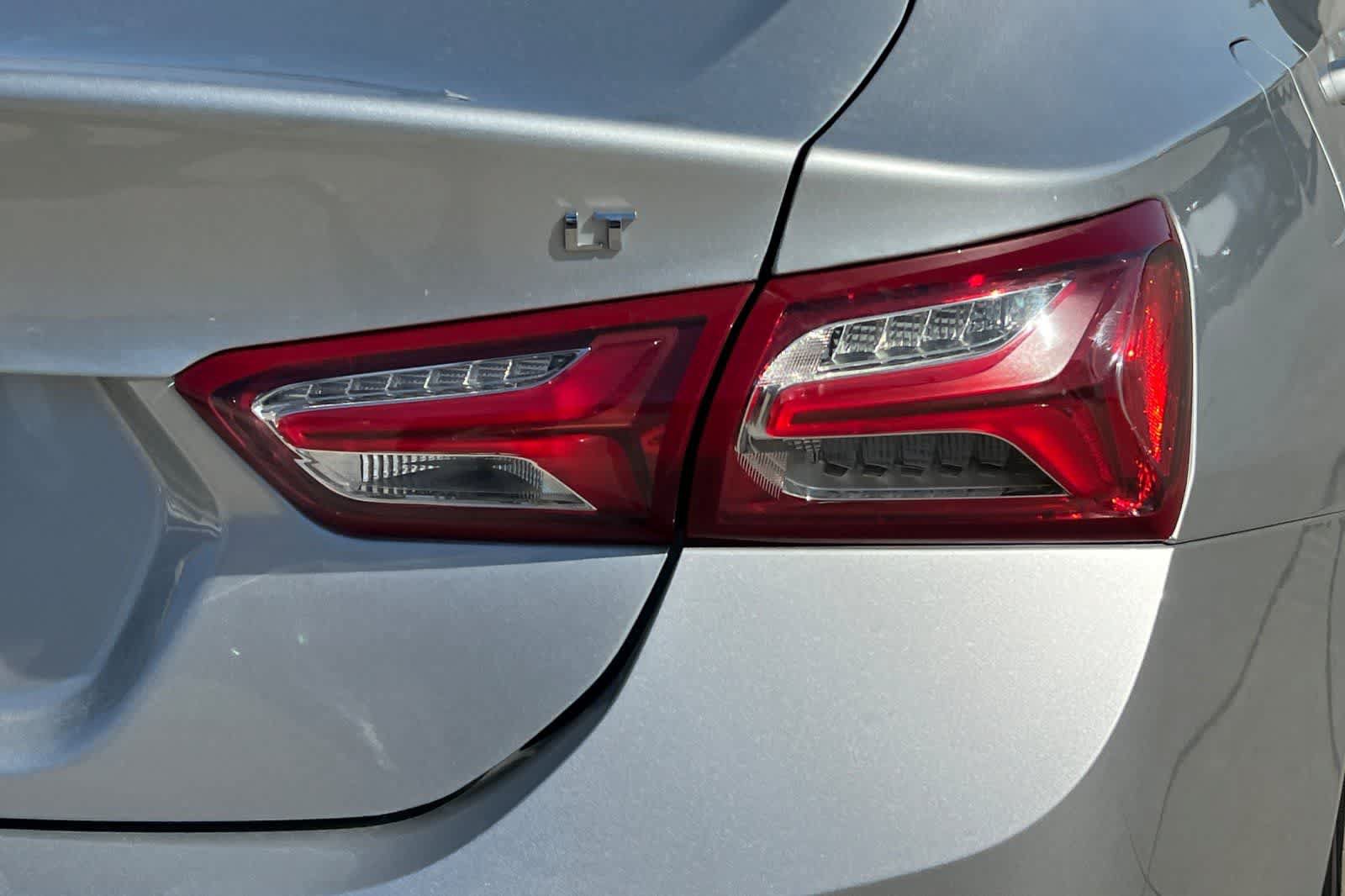 Used 2021 Chevrolet Malibu LT FWD image 13