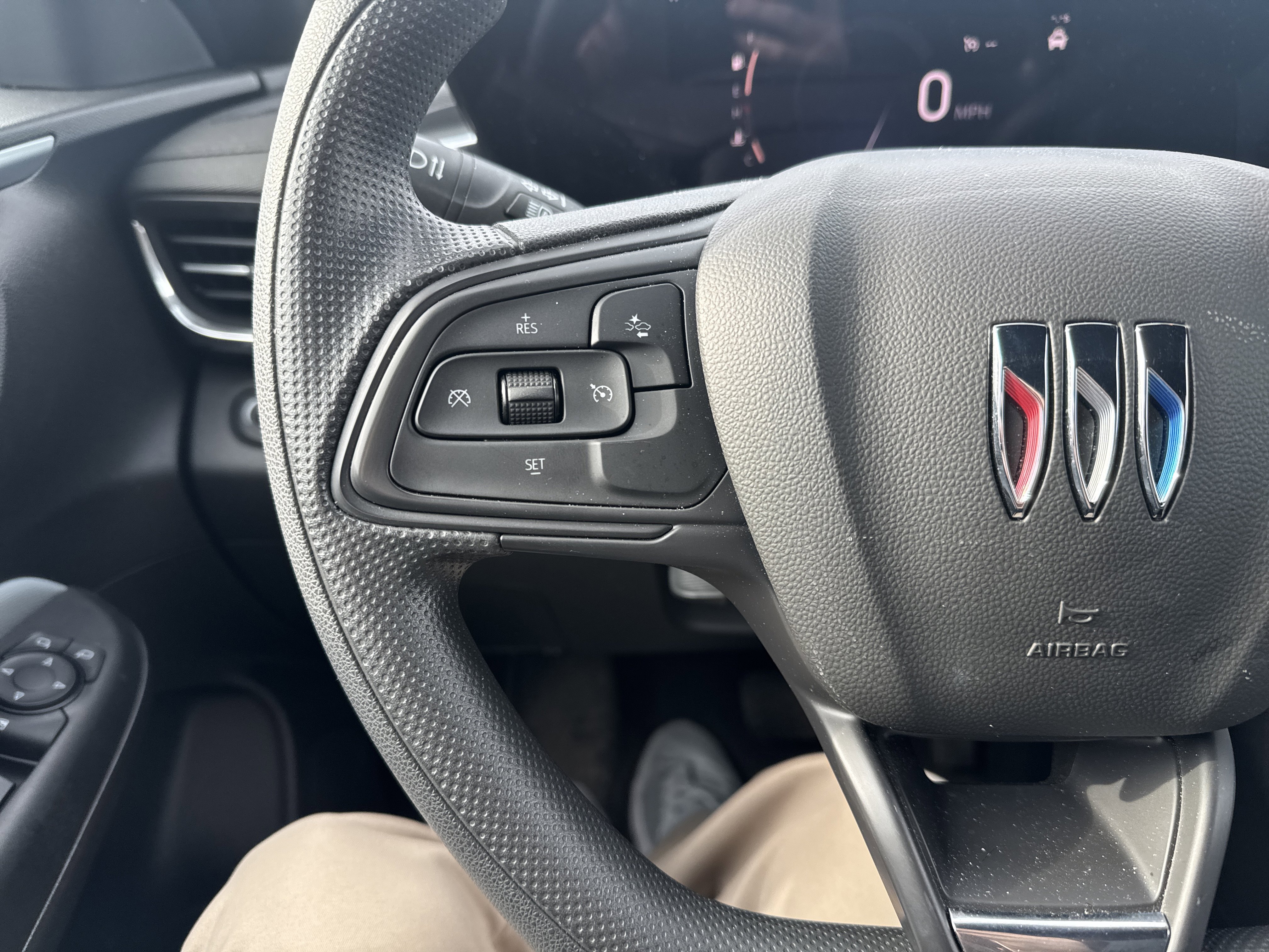 Used 2024 Buick Envista Preferred w/ Advanced Safety Package image 18