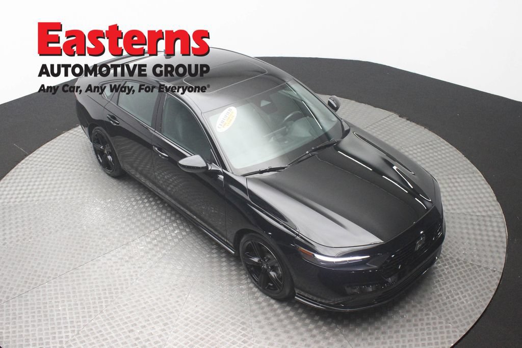 Used 2025 Honda Accord Sport image 3