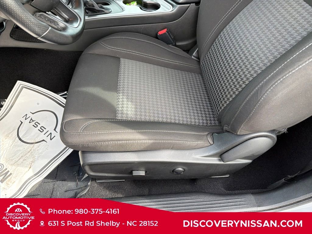 Used 2022 Dodge Challenger SXT w/ Blacktop Package image 13