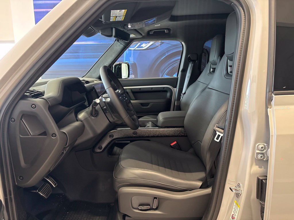 New 2026 Land Rover Defender 110 AWD/4WD image 11