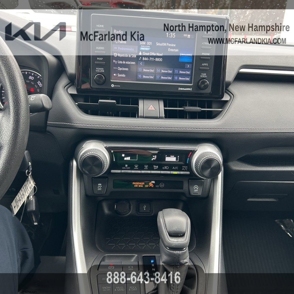 Used 2021 Toyota RAV4 LE image 11