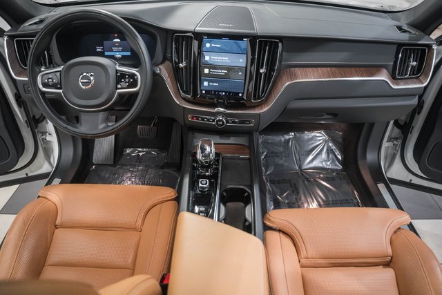 Used 2022 Volvo XC60 B5 Inscription w/ Climate Package image 19