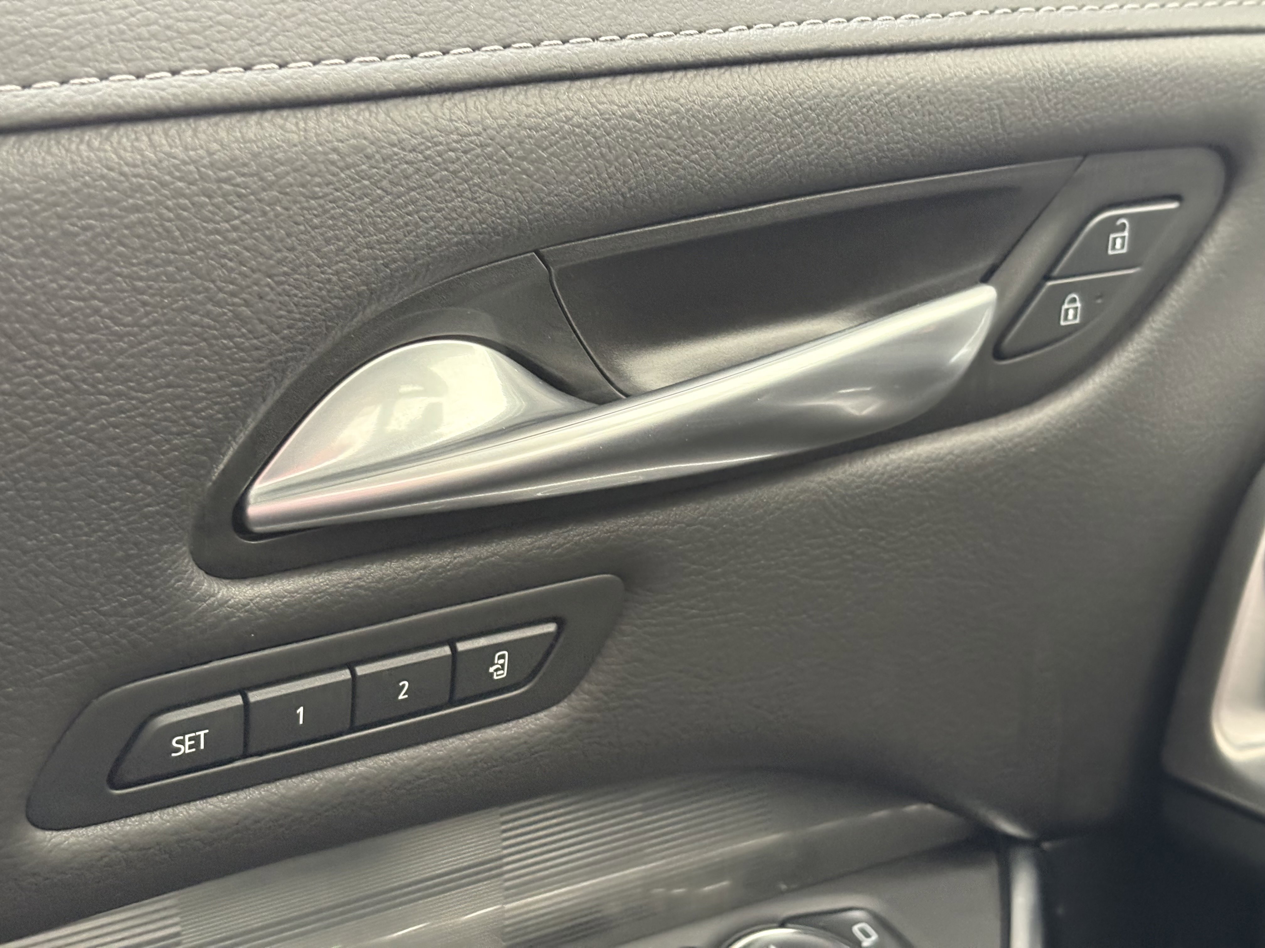 Certified 2025 Cadillac XT4 Premium Luxury image 30