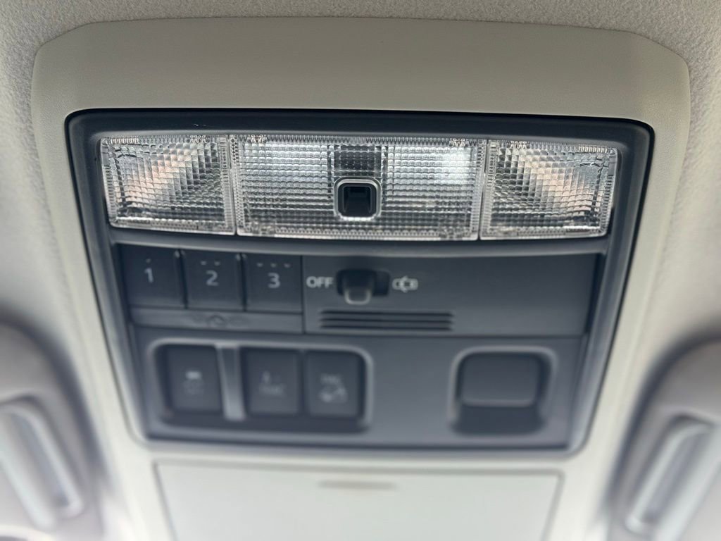 Used 2017 Toyota 4Runner SR5 Premium image 28