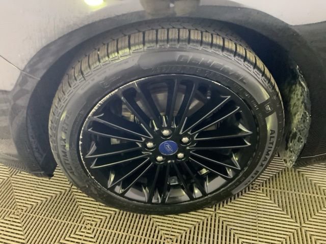 Used 2016 Ford Fusion SE w/ Equipment Group 202A FWD image 9