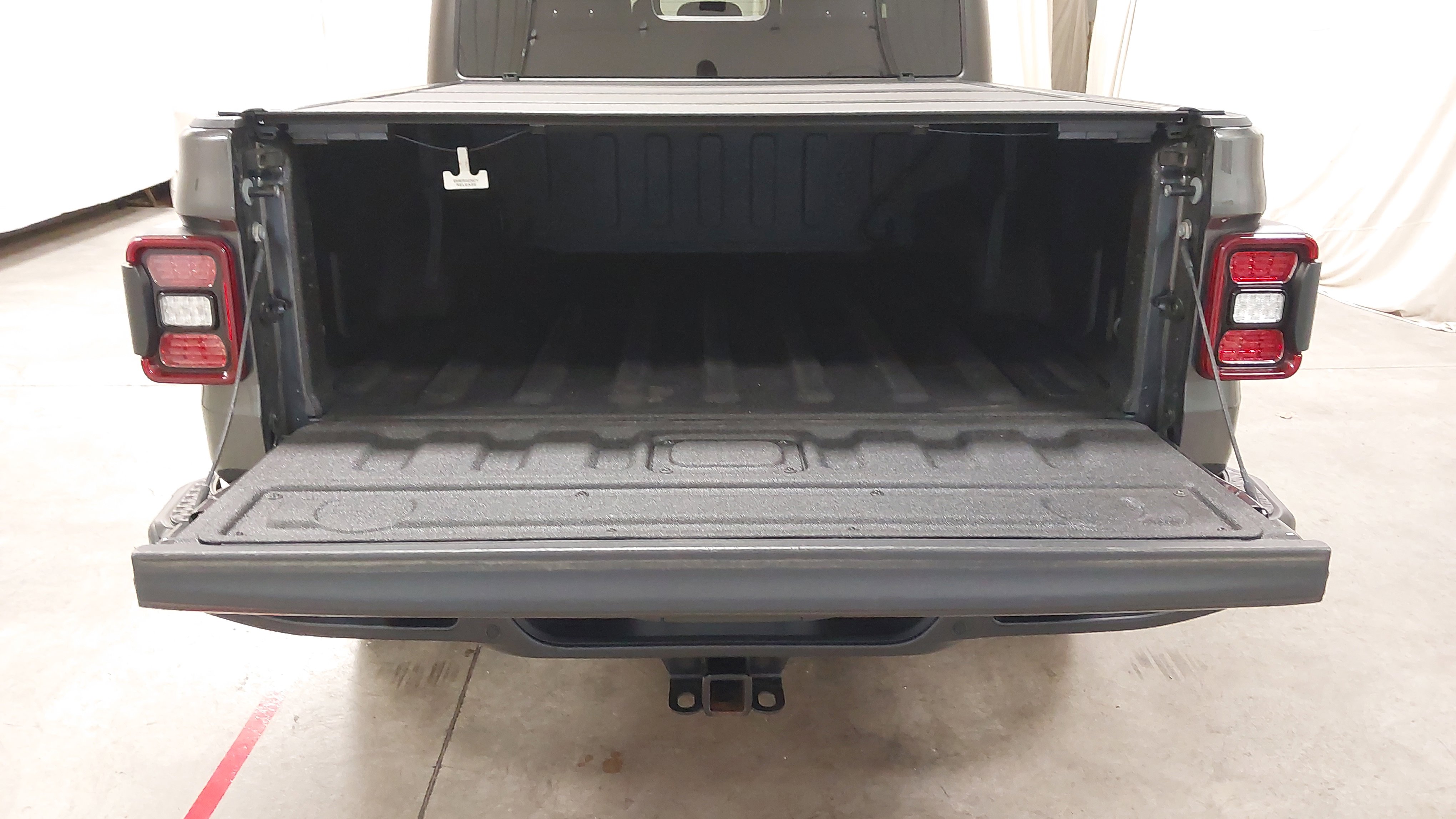 Used 2024 Jeep Gladiator Willys image 27