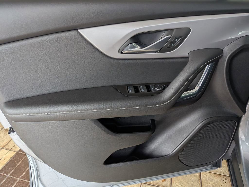Used 2025 Chevrolet Blazer LT FWD image 14