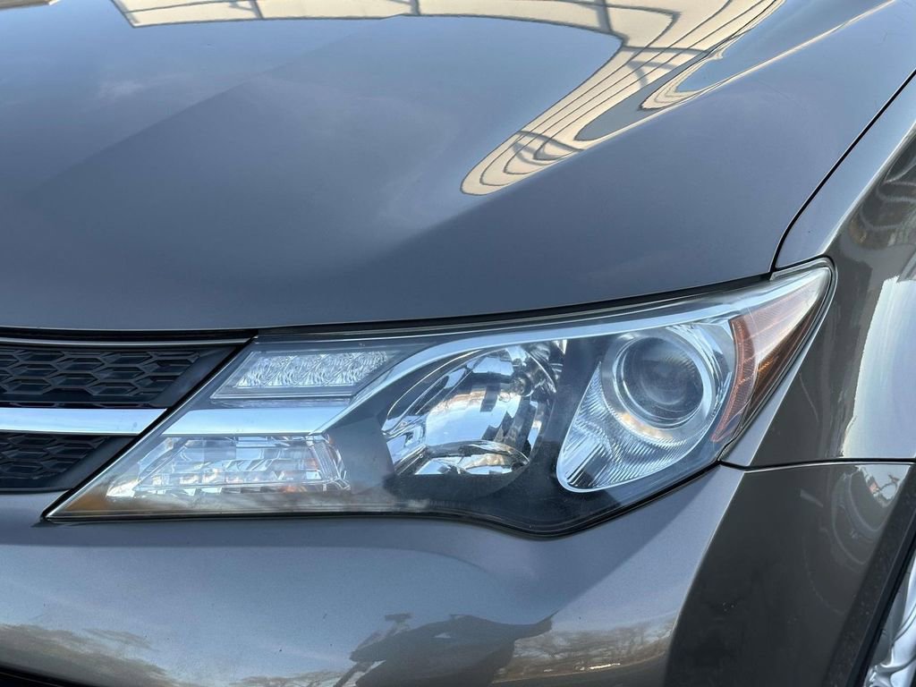 Used 2015 Toyota RAV4 Limited image 9