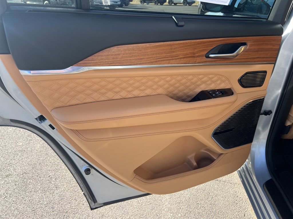 Used 2024 Jeep Grand Cherokee L Summit AWD/4WD image 22