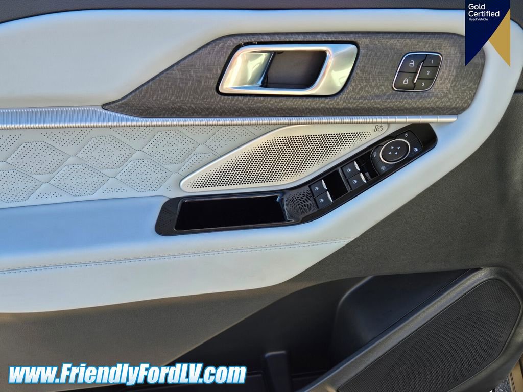 Certified 2025 Ford Explorer Platinum w/ Ultimate Package image 18