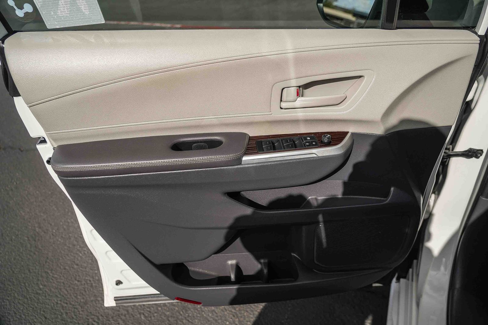 Used 2023 Toyota Sienna LE image 24