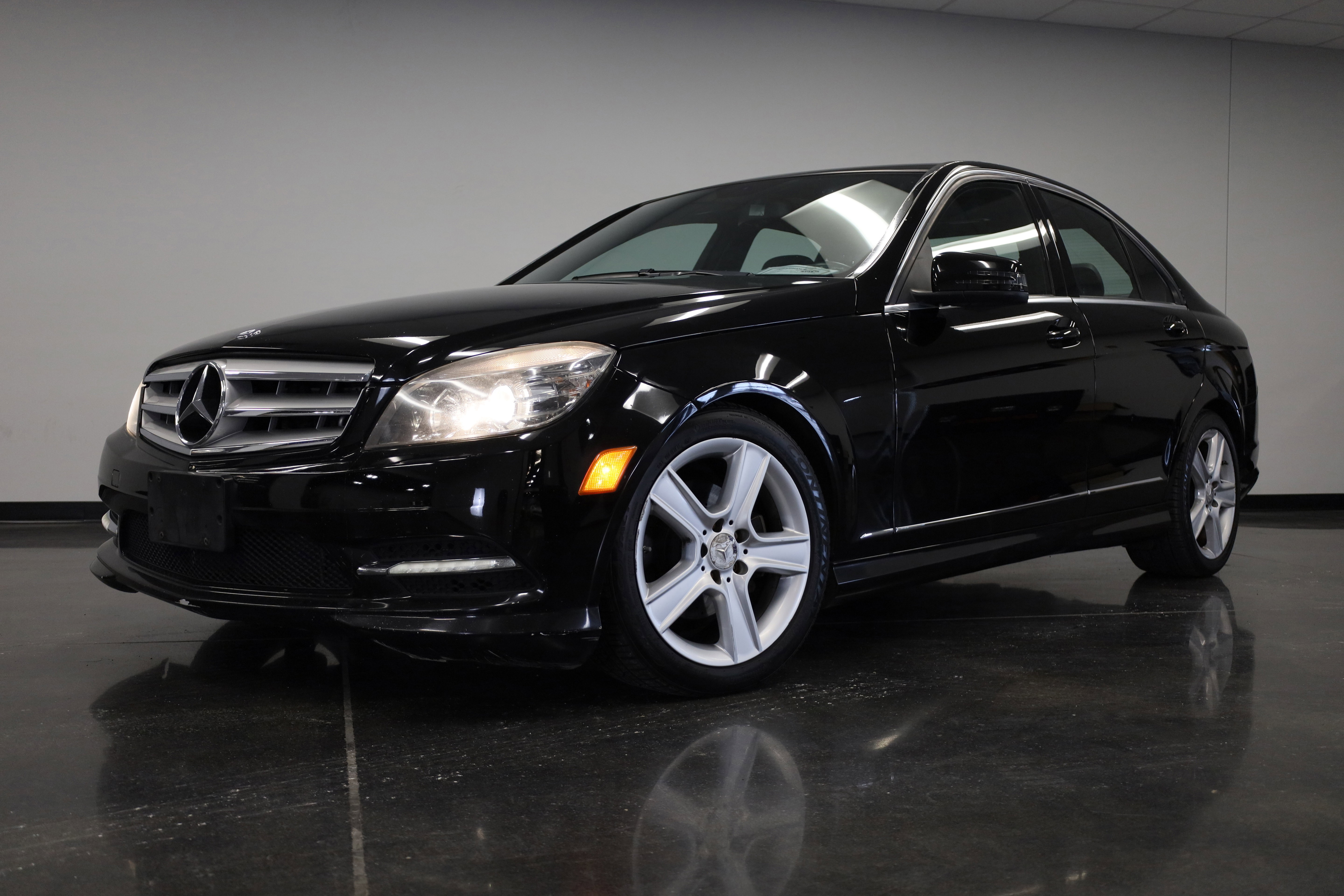 Used 2011 Mercedes-Benz C 300 4MATIC Sedan image 3