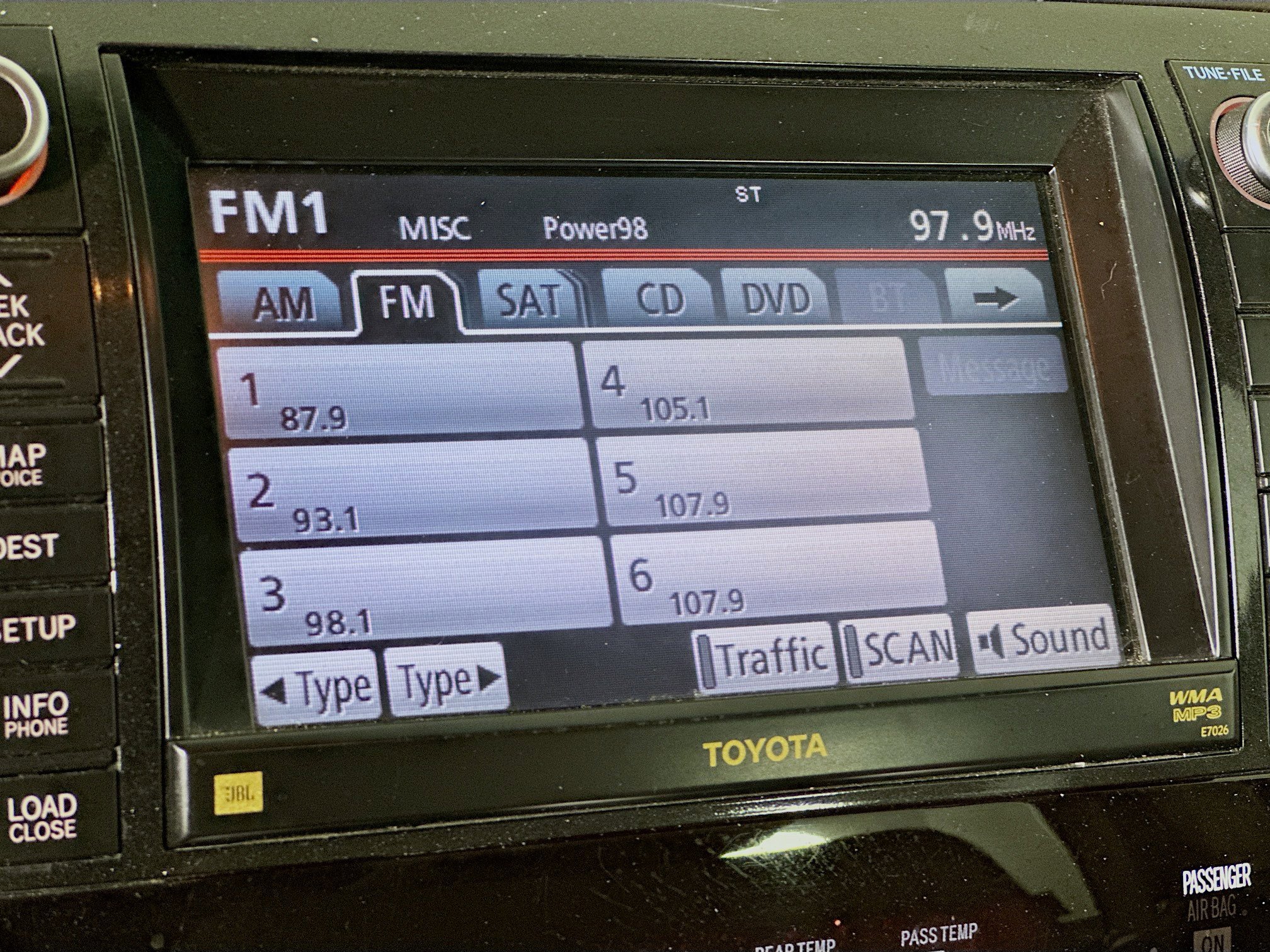 Used 2011 Toyota Sequoia Platinum image 21