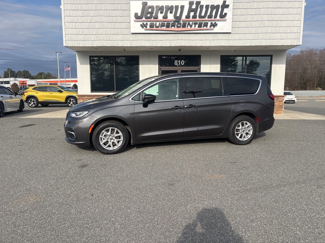 Used 2023 Chrysler Pacifica Touring-L