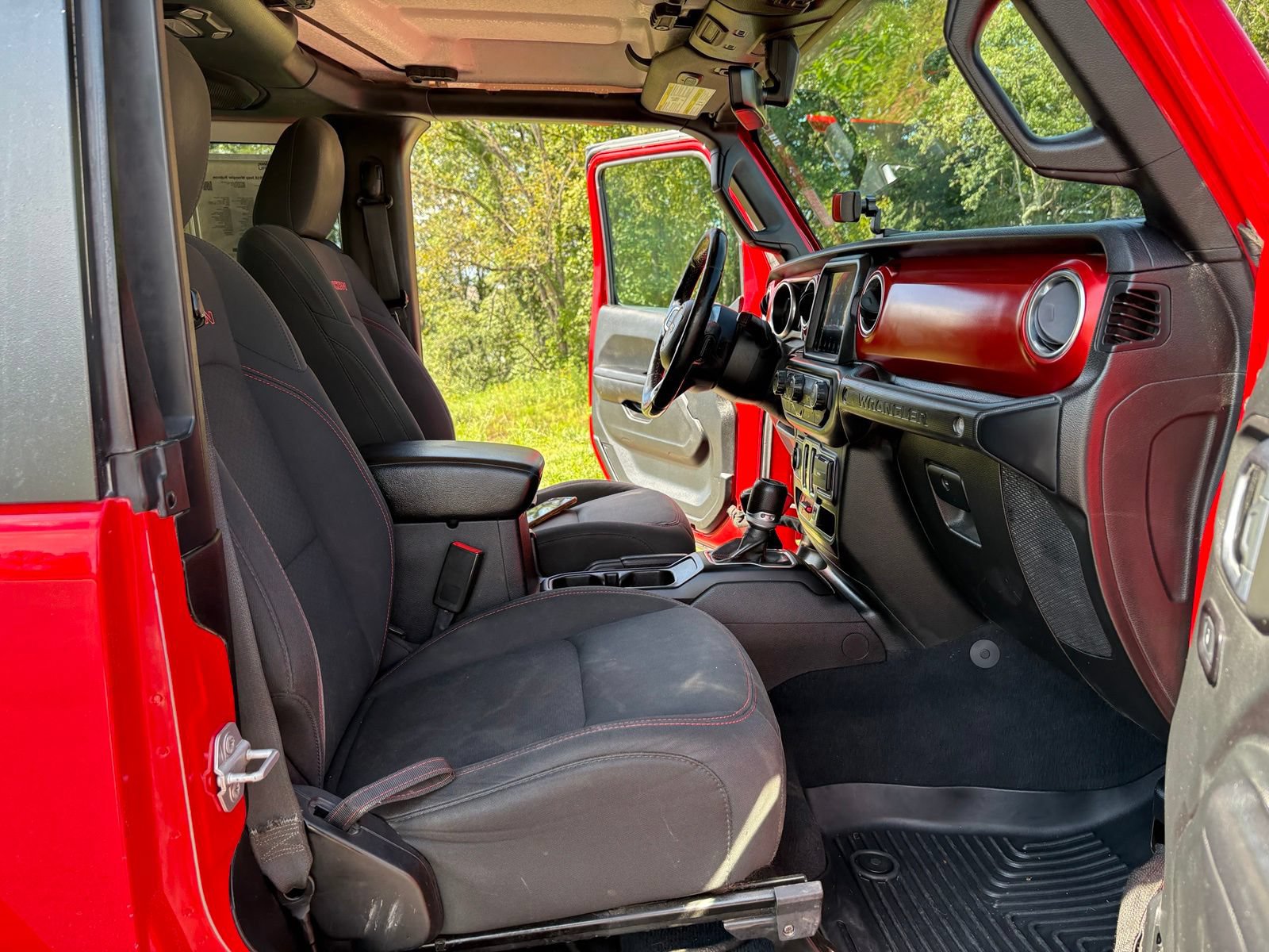 Used 2018 Jeep Wrangler Rubicon AWD/4WD image 28
