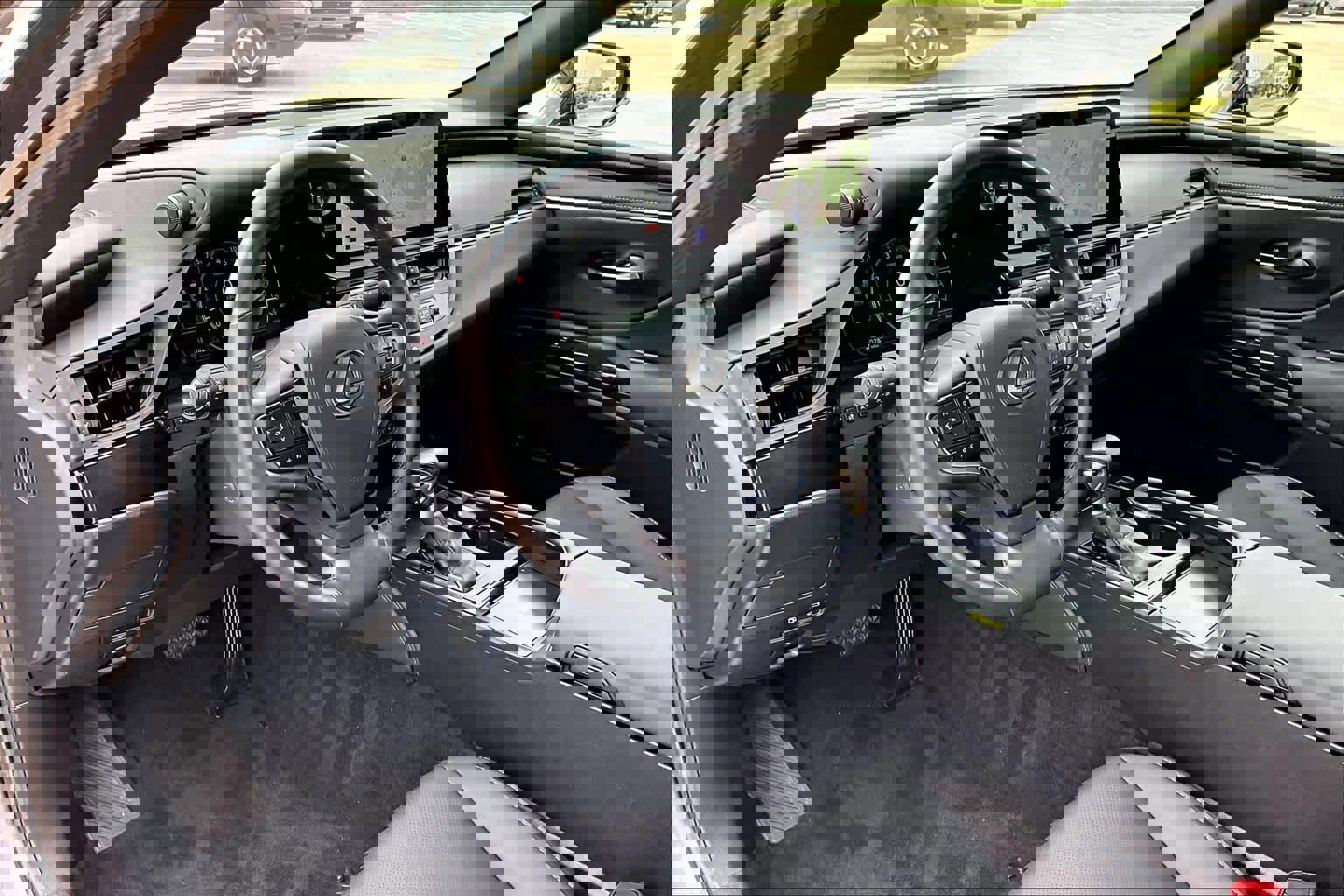 Used 2025 Lexus ES 350 w/ Premium Package image 18