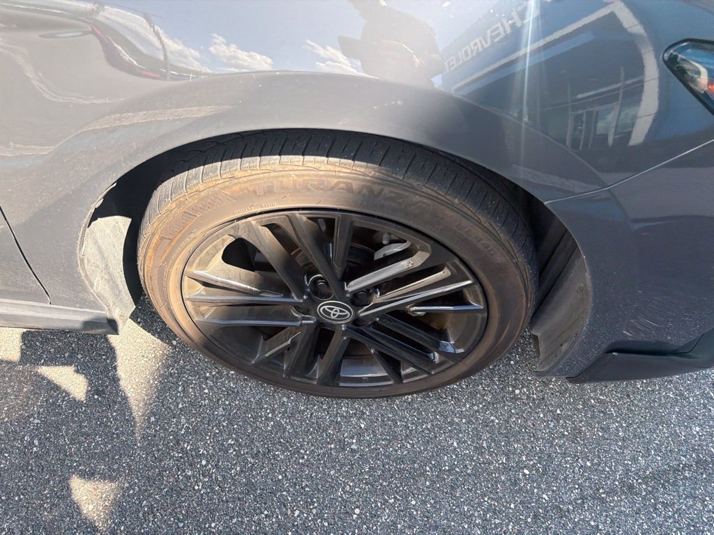 Used 2025 Toyota Camry SE FWD image 9