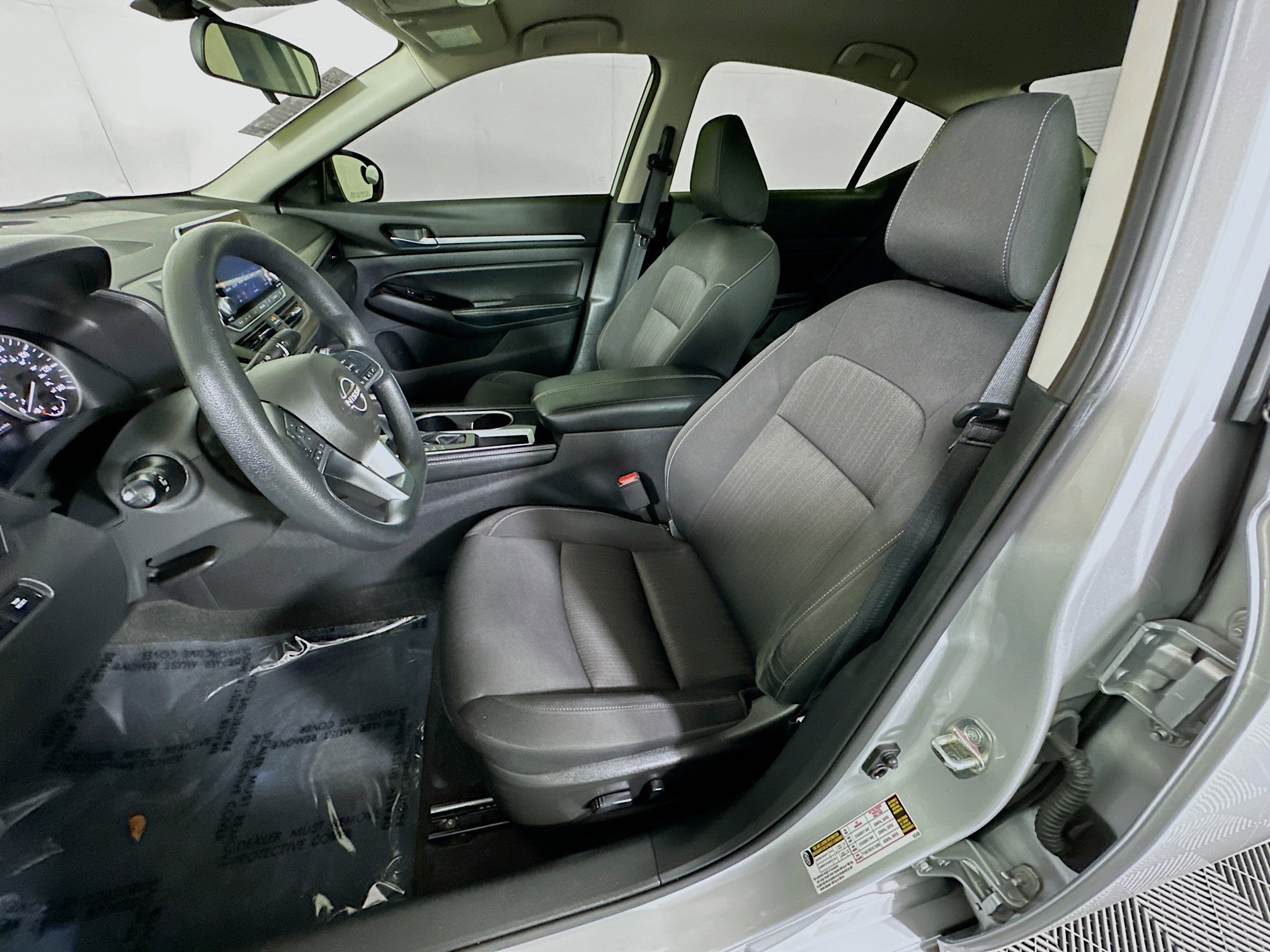 Used 2023 Nissan Altima 2.5 SV FWD image 12