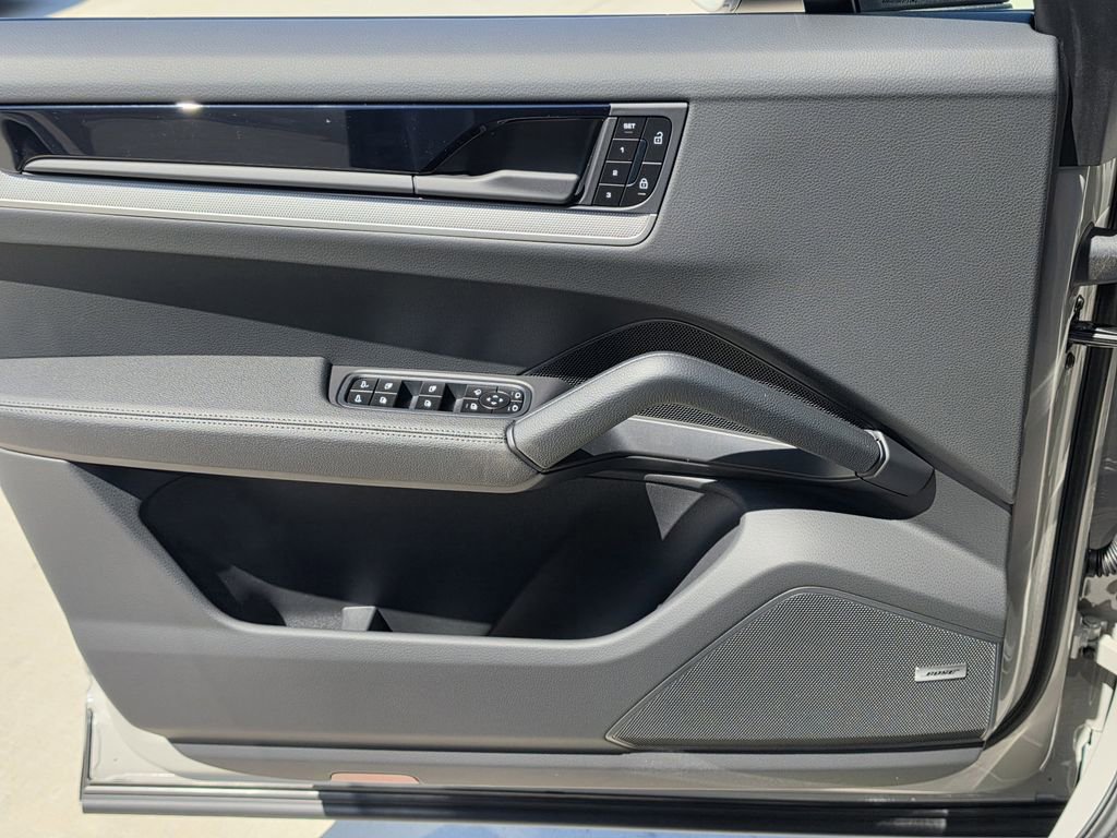 New 2026 Porsche Cayenne Coupe AWD/4WD image 13