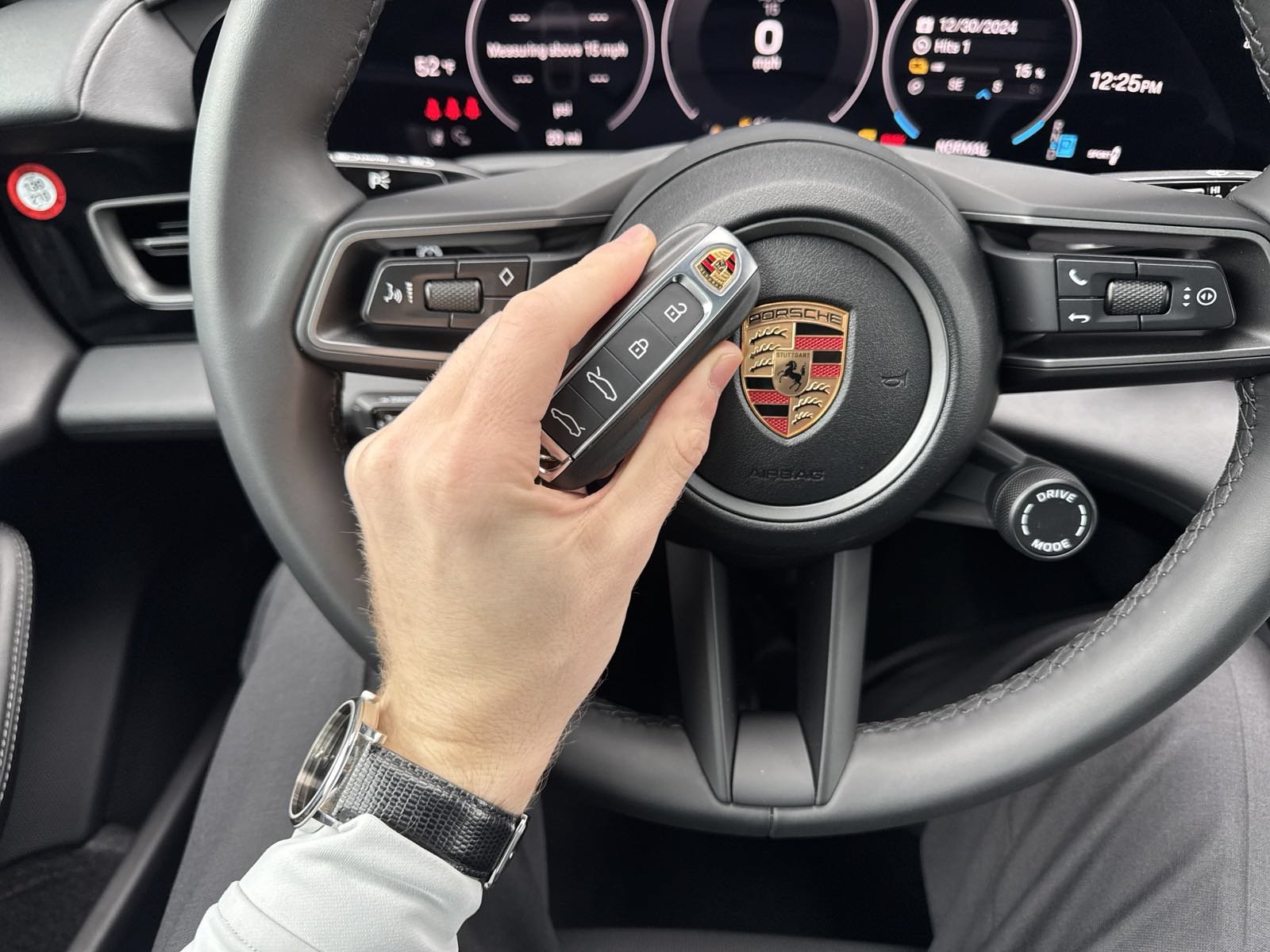 New 2025 Porsche Taycan w/ Premium Package RWD image 44