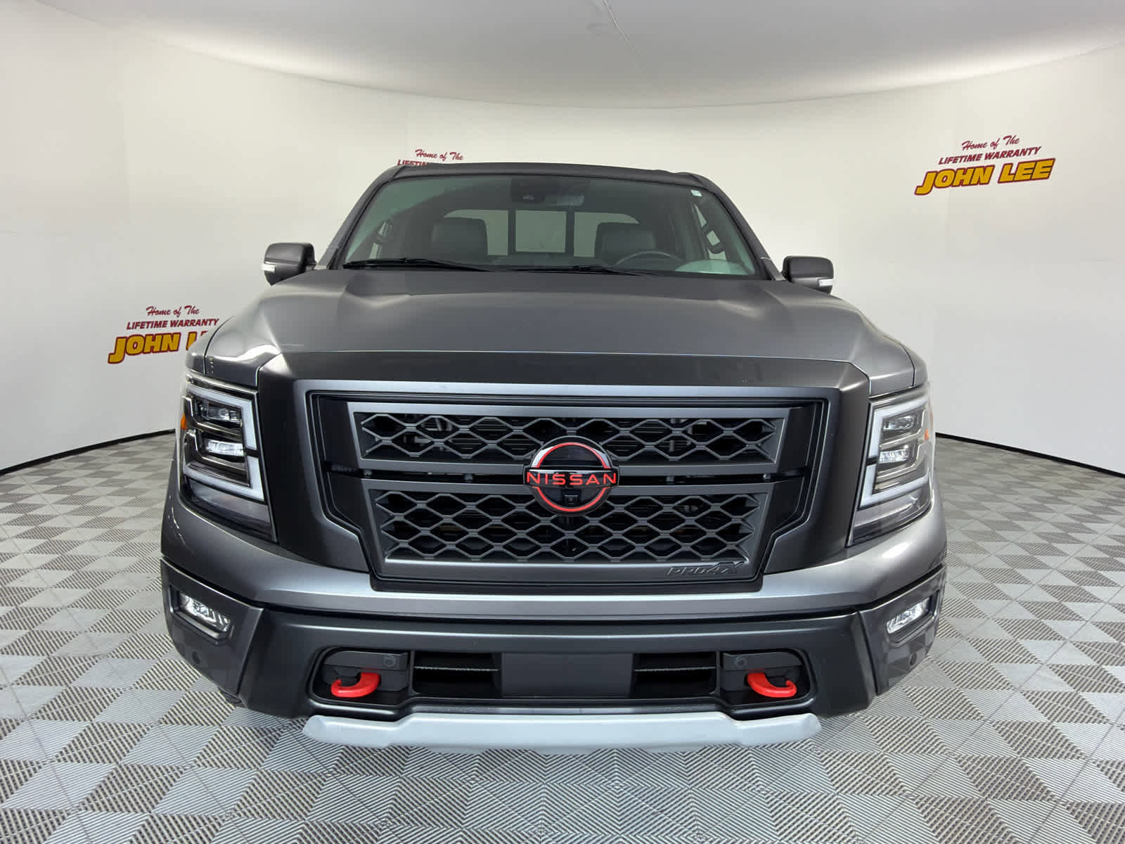 Used 2024 Nissan Titan PRO-4X w/ Pro-4x Convenience Package image 9