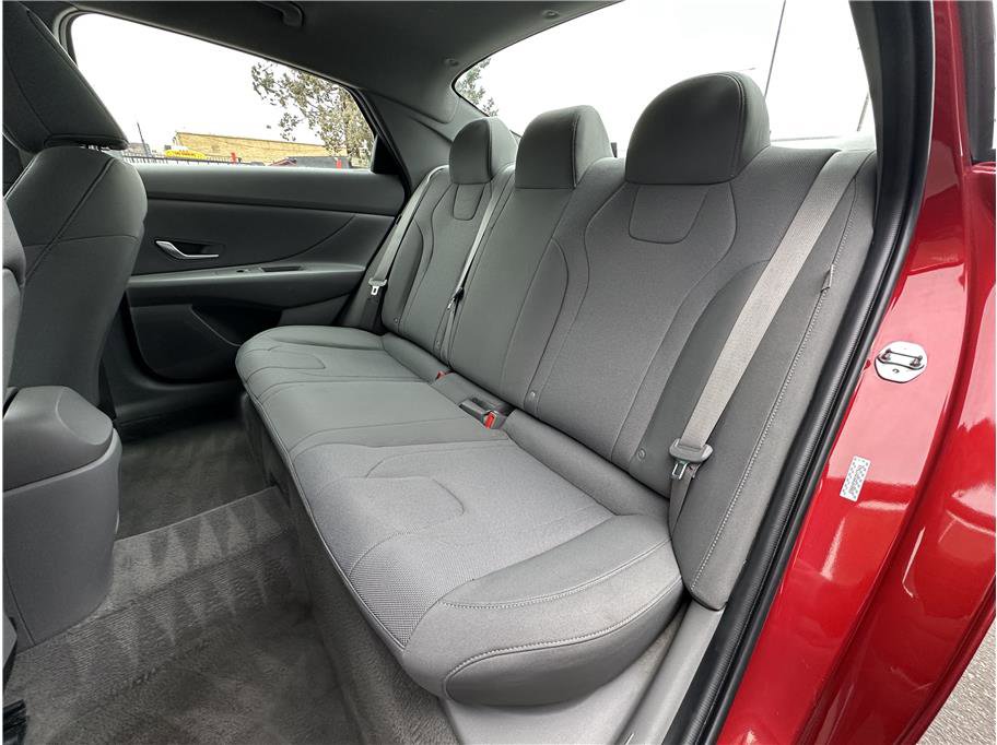 Used 2024 Hyundai Elantra SE image 16