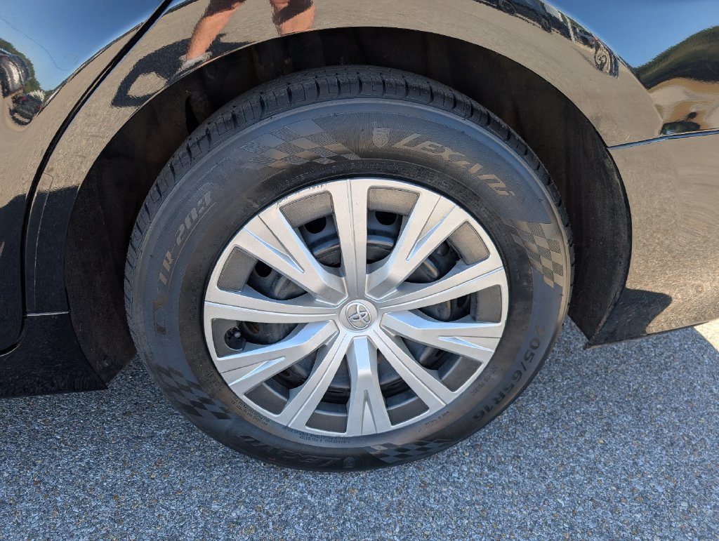 Used 2019 Toyota Camry LE w/ Fleet Convenience Package FWD image 29