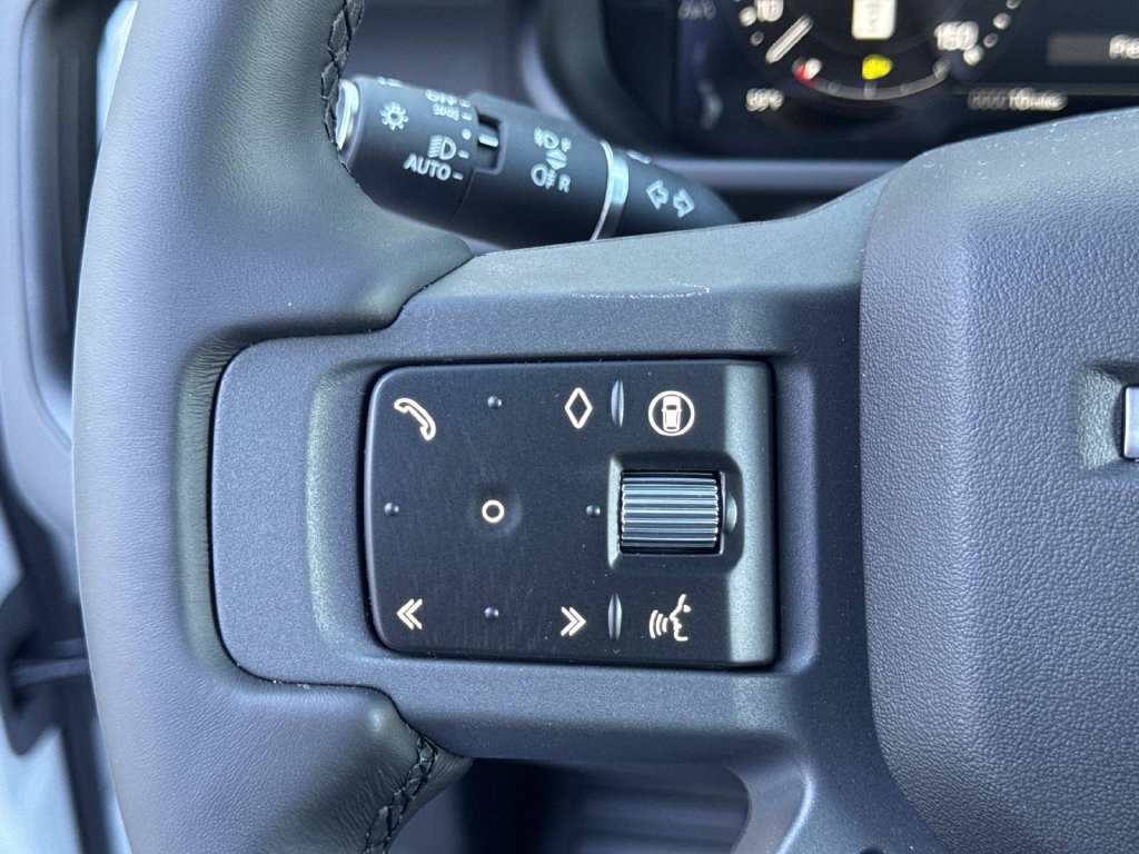 New 2026 Land Rover Defender 110 X-Dynamic SE AWD/4WD image 31