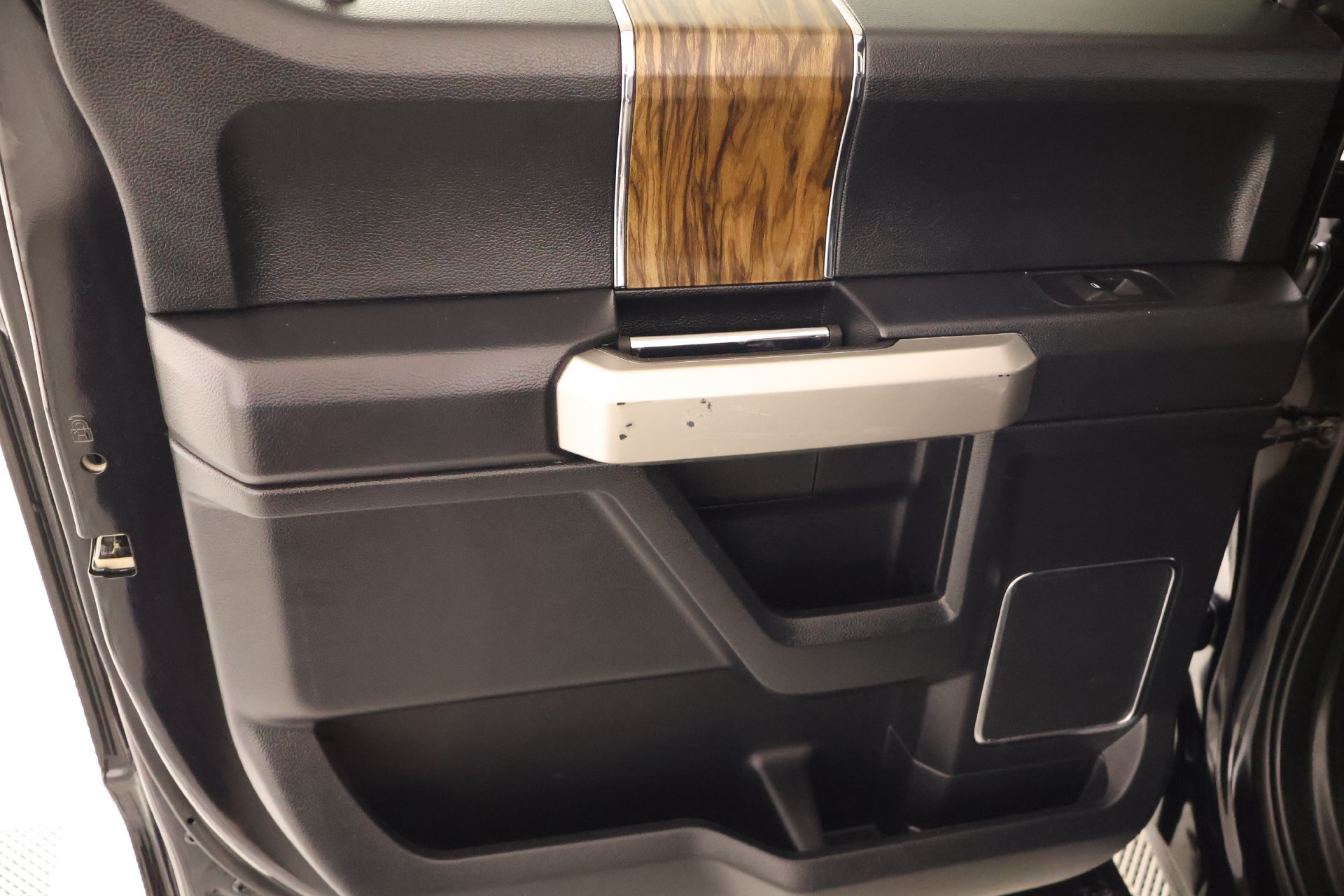 Used 2020 Ford F150 Lariat RWD image 18