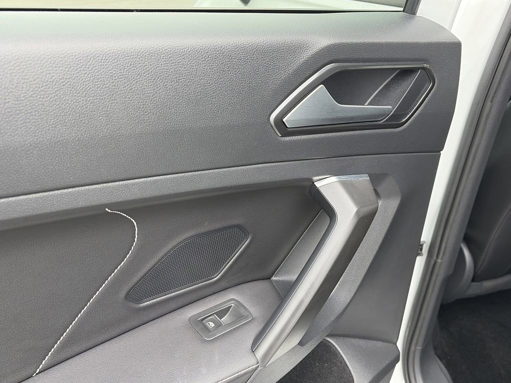 Certified 2022 Volkswagen Tiguan SE R-Line image 24
