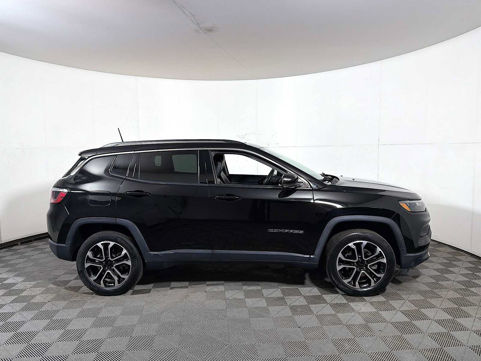Used 2022 Jeep Compass Limited w/ Sun and Sound Group AWD/4WD image 7