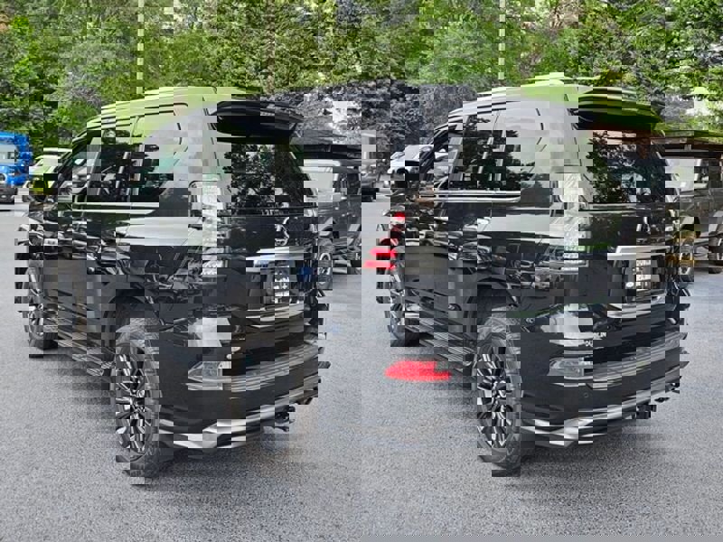 Used 2023 Lexus GX 460 Premium w/ Accessory Package image 10