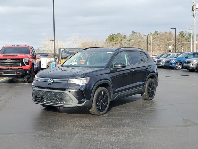 New 2026 Volkswagen Taos SE FWD image 2