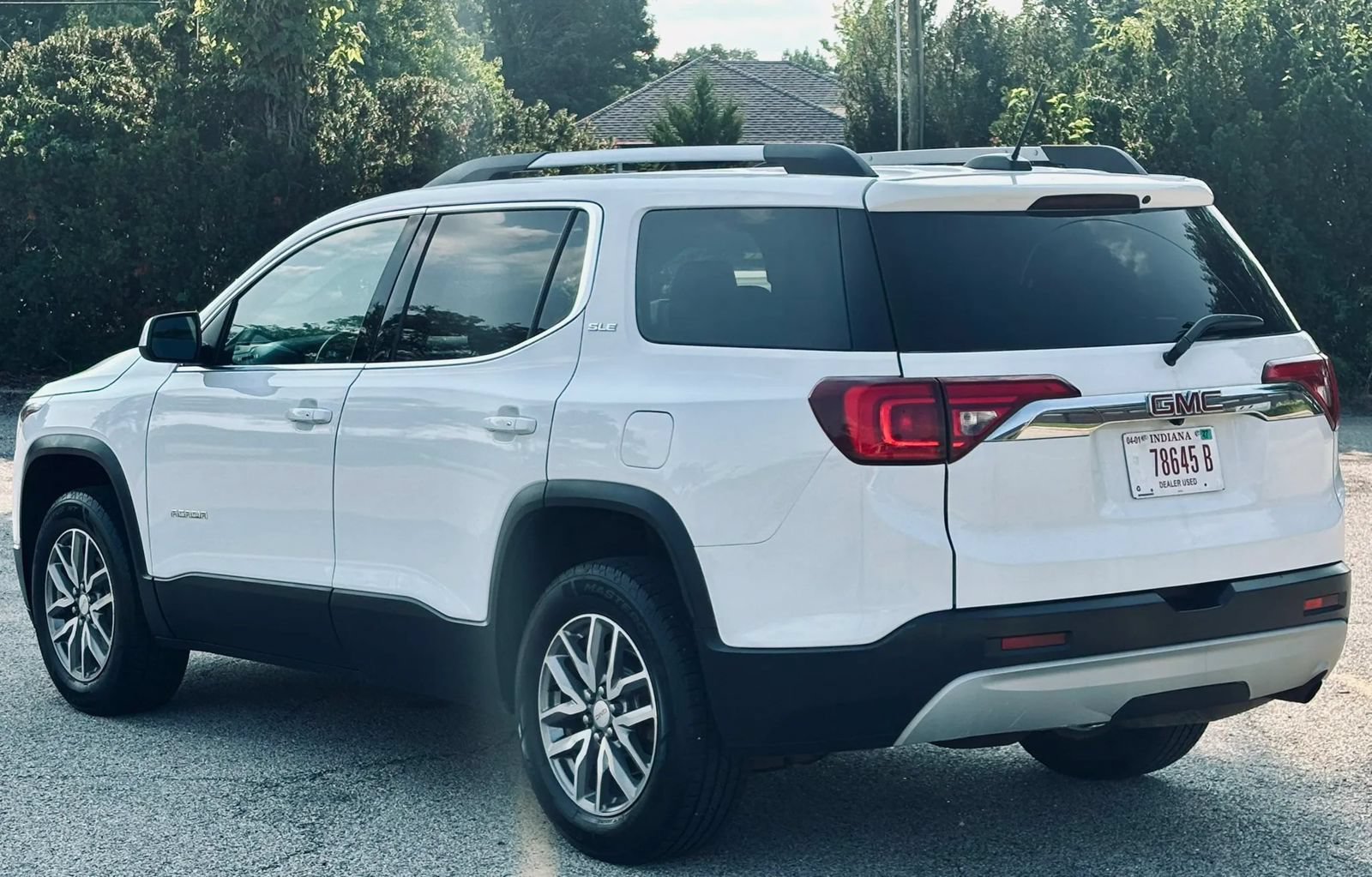 Used 2017 GMC Acadia SLE AWD/4WD image 10