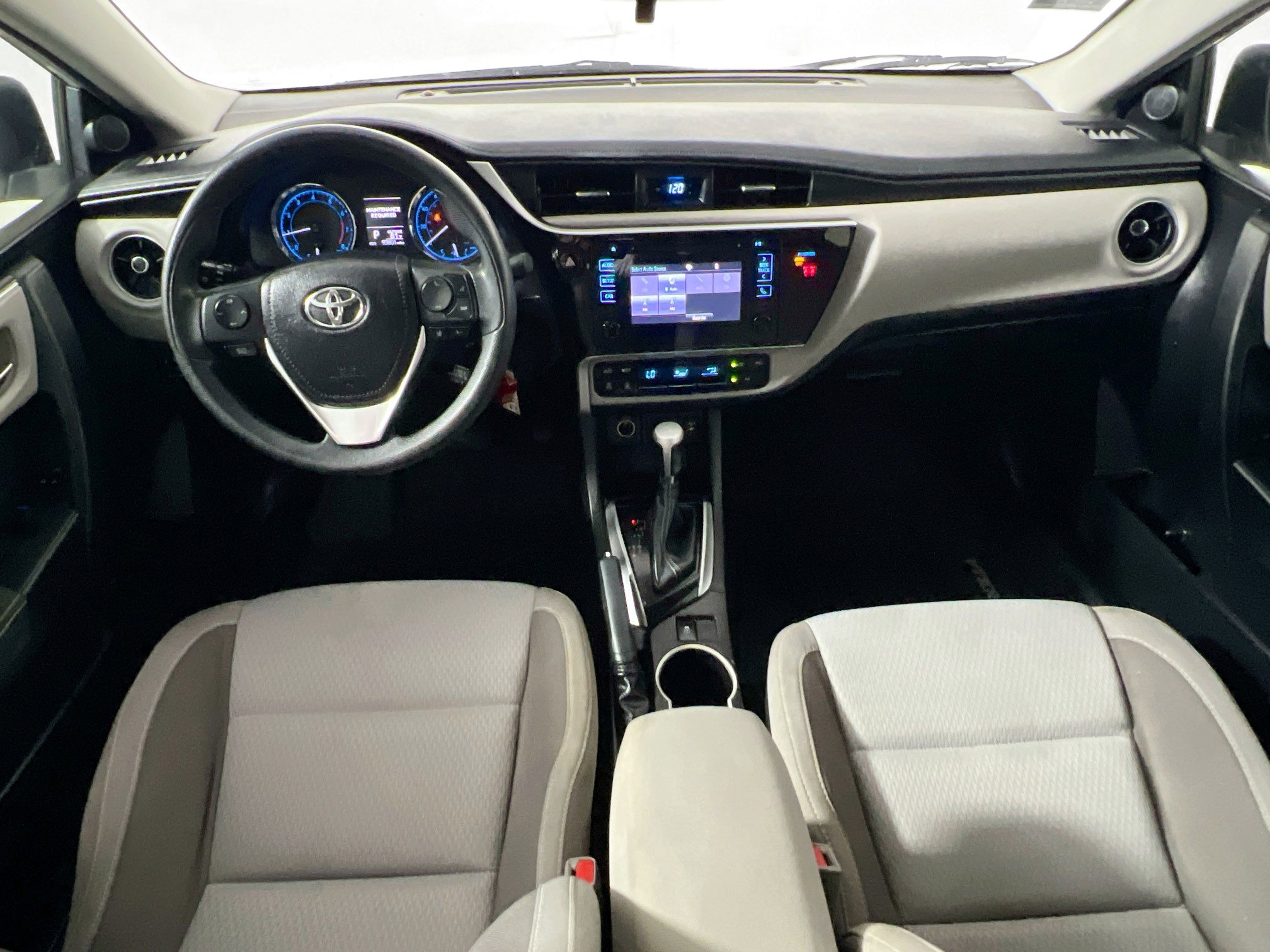 Used 2018 Toyota Corolla LE image 28