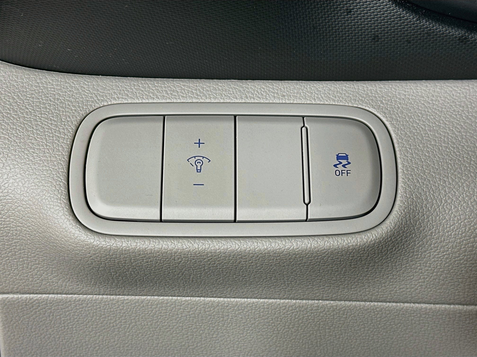 Used 2025 Hyundai Venue SEL FWD image 17
