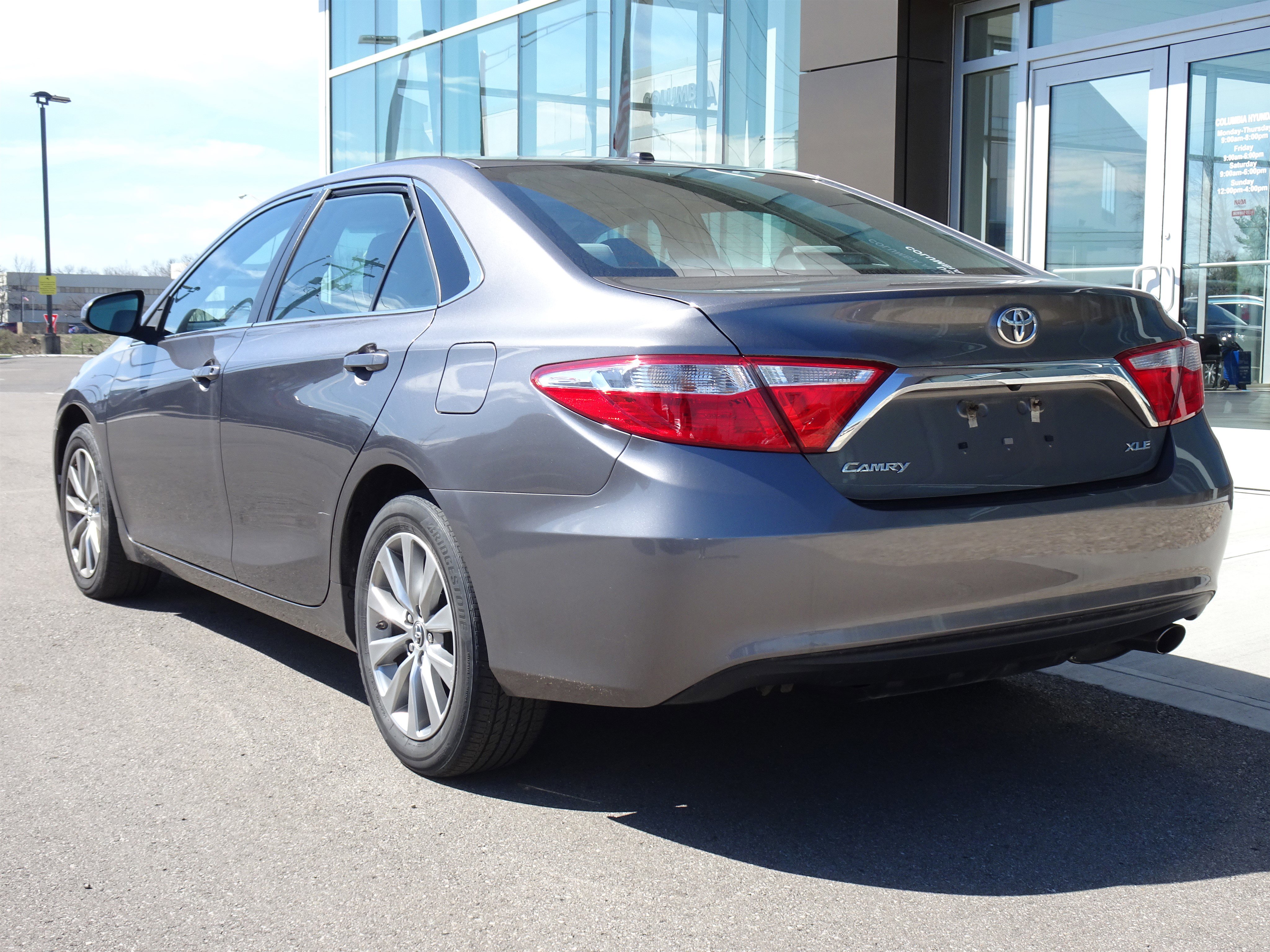 Used 2016 Toyota Camry XLE w/ Moonroof Package image 3