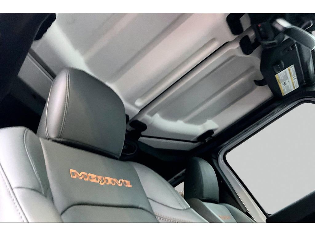 Used 2025 Jeep Gladiator Mojave w/ Safety Group image 18