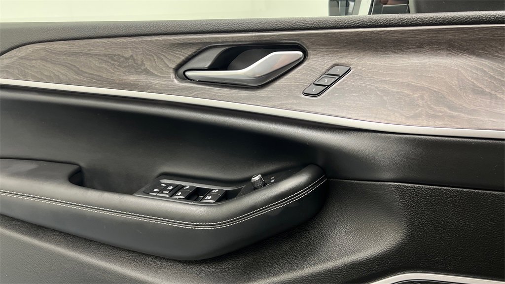 Used 2022 Jeep Grand Cherokee L Limited image 19